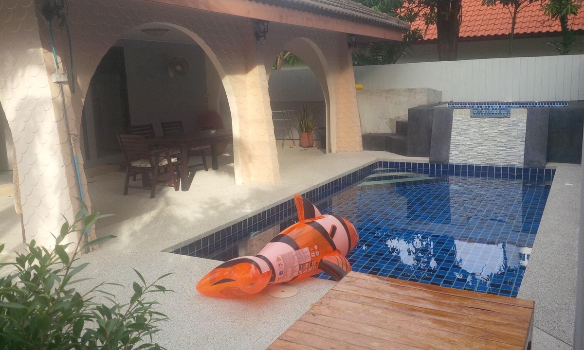 Jomtien Villa | Grand Condotel Villa Rosa pool/Jacuzzi