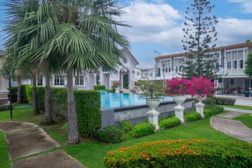 Sam Wa Tawan Ok Villa | H3 Villa for 14 with Pool Gym and Loft Bed near Safari World