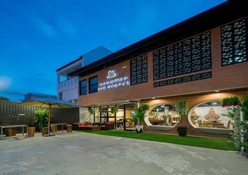 Choeng Thale Hostel | Hanuman VIP Hostel