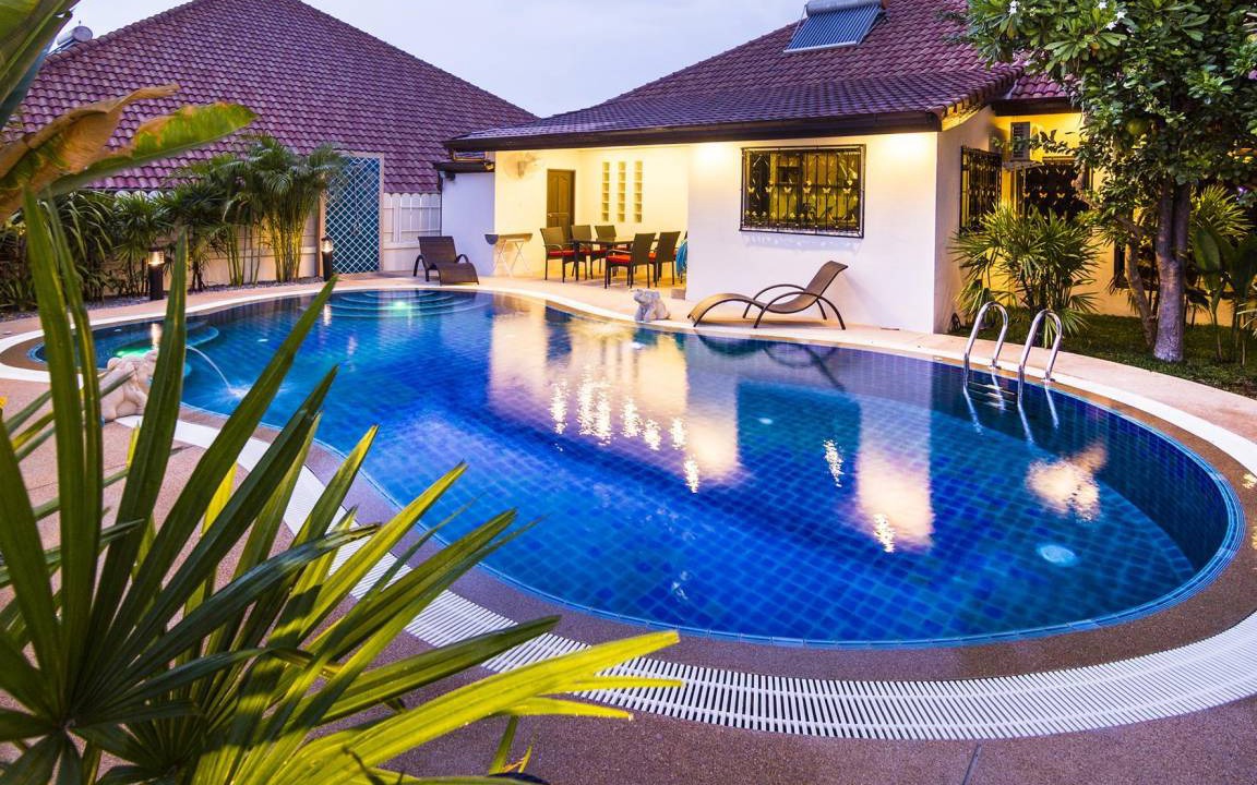 Nong Prue House | Holiday house Pattaya for 1 - 8 persons with 4 bedrooms - Holiday home