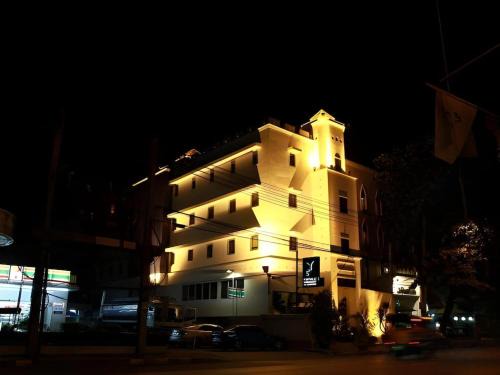Chana Songkhram Bed & Breakfast | JamPark City