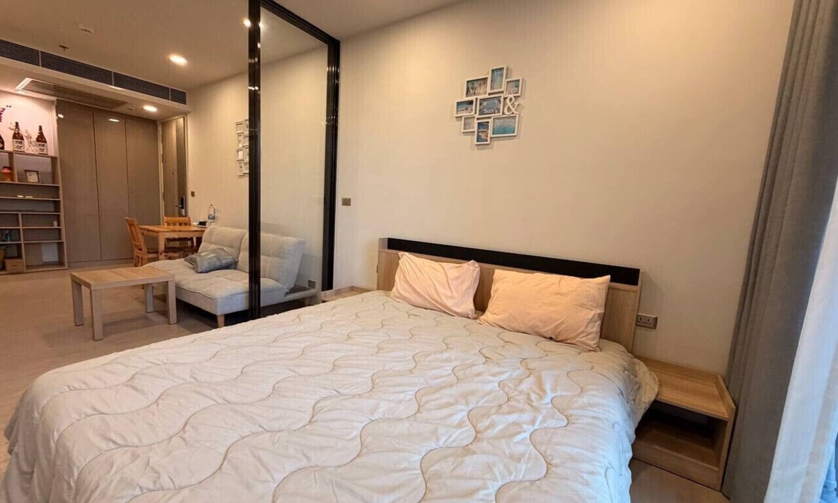 Rama 9 Apartment | King Bed w/Separate Living Room and Kitchen