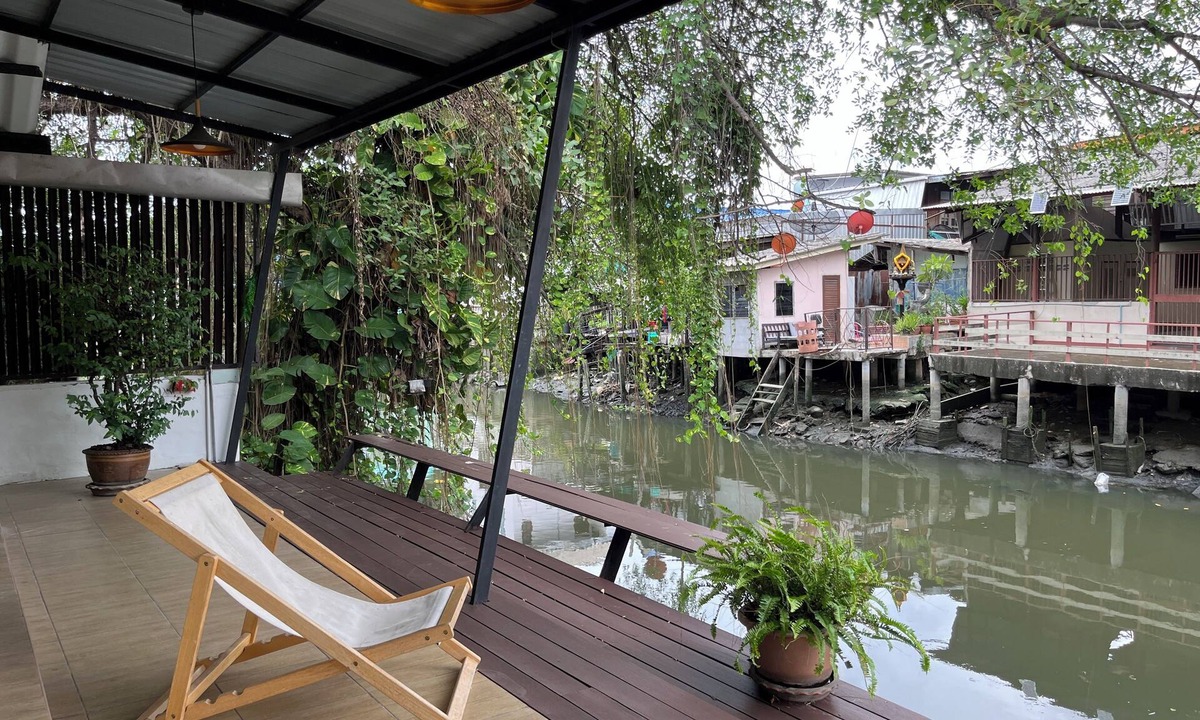 Rat Burana Ski Chalet | Kirin Riverside Homestay with 1 bedroom and AC, WiFi in Bangkok