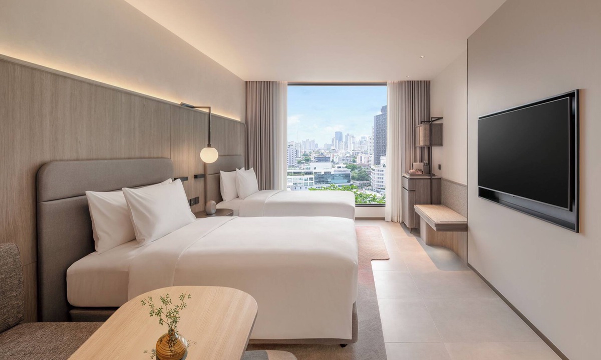 Bangkok Central Business District Hotel | KROMO Bangkok, Curio Collection by Hilton