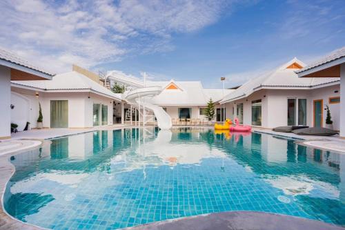 Nong Pla Lai Villa | LABARIS LUXURY POOLVILLA WONGAMART BEACH 5 Bedroom