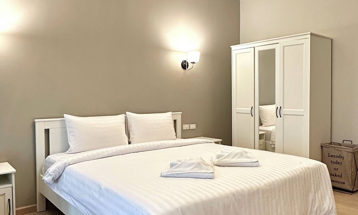 South Pattaya Hotel | Large Studio with Kitchen – 50m from Jomtien Beach