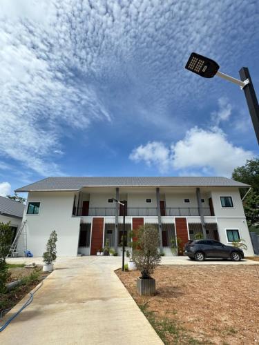 Si Sunthon Apartment | Lela Home