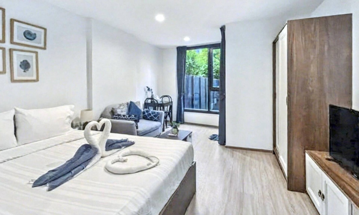 Phuket Apartment | Luxurious Studio Apartment in Central Phuket with Pool View