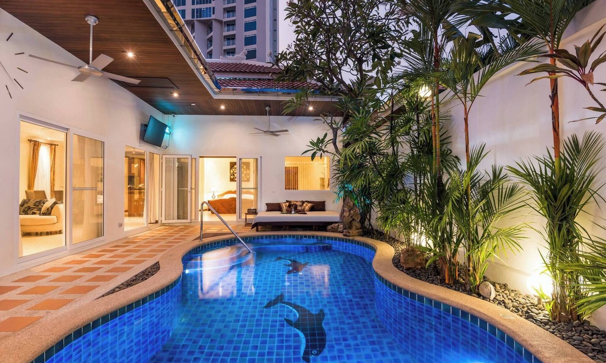 Jomtien Villa | Luxury 2BR Pool Villa Pratamnak Soi5- 50m to Beach