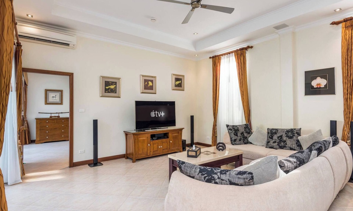 Jomtien Villa | Luxury 2BR pool villa Pratamnak Soi5- 50m to beach