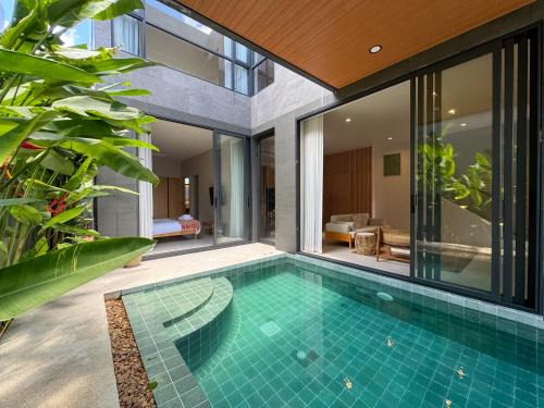 Chalong Villa | Luxury 3-Bedroom Pool Villa Long One B9 with Panoramic Chalong Bay View