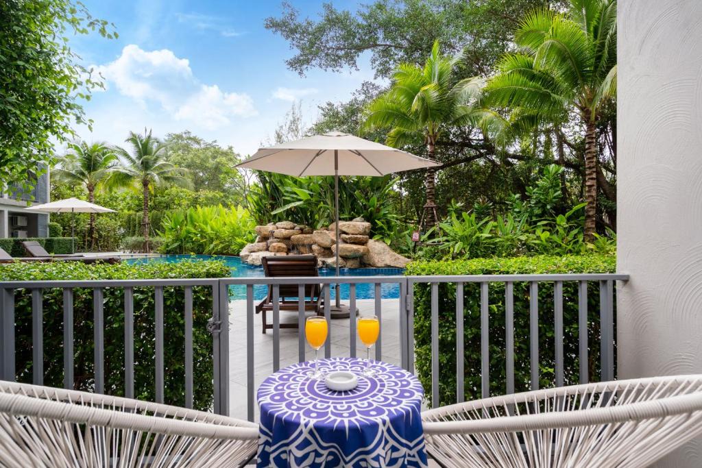 Sa Khu Apartment | Luxury Poolside 1 bedroom Free Netflix at Naiyang