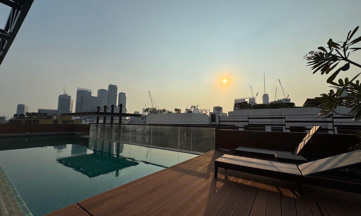 Chidlom Condo | Luxury Stay High-Speed WiFi Secure & Cozy