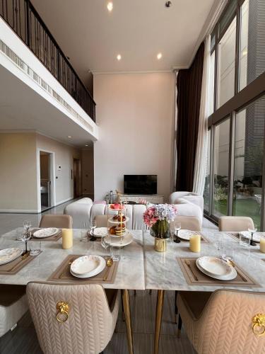 Sukhumvit Villa | Luxury Villa 4BR - 8 Mins to Thonglor BTS