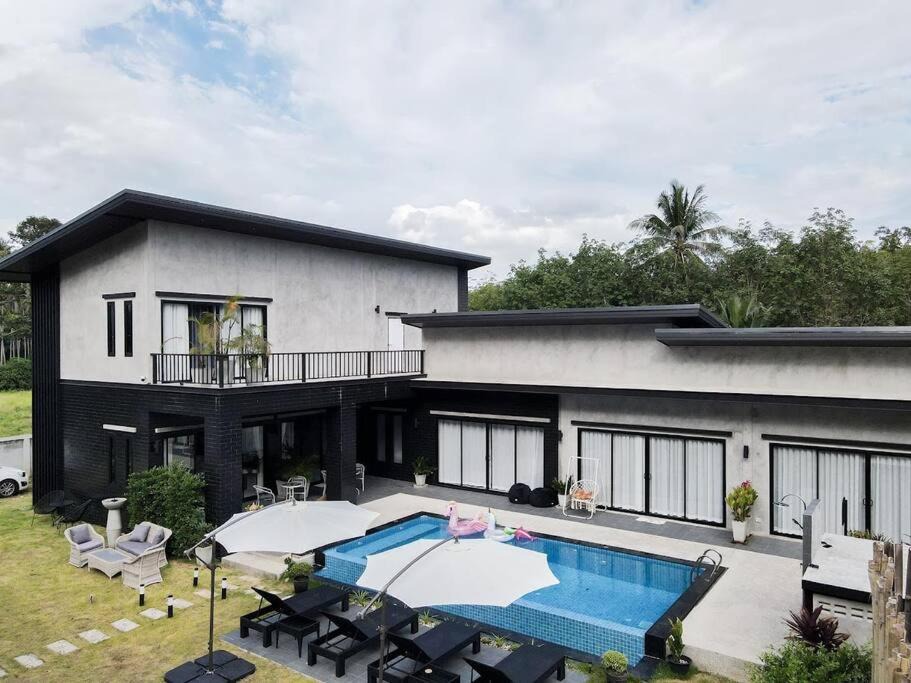 Khanom Villa | Ma PoolVilla Khanom