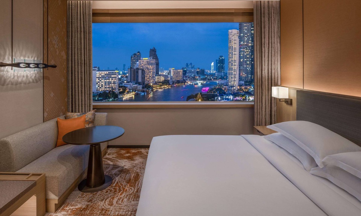 Khlong Ton Sai Hotel | Millennium Hilton Bangkok