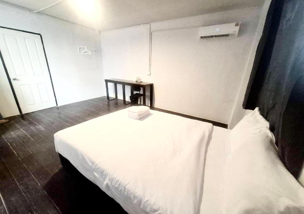 Wat Bowon Niwet Hostel | Mitr Inn Khaosan Road - มิตร อินน์ ถนนข้าวสาร