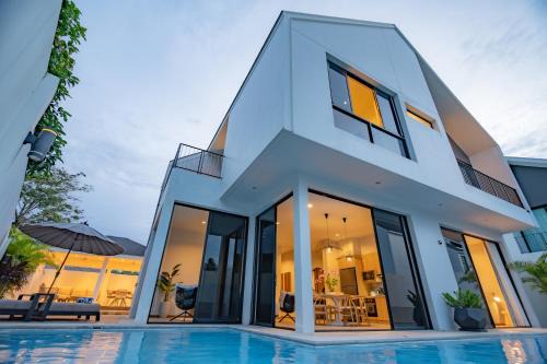 Choeng Thale Villa | Modern 4BR Villa with Private Pool in Bangtao