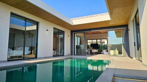 Chalong Villa | Modern Luxury 3BR Pool Villa by the Sea D9