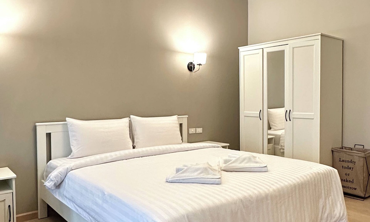 South Pattaya Hotel | Modern Studio 50m from Jomtien Beach, Free WiFi & Balcony