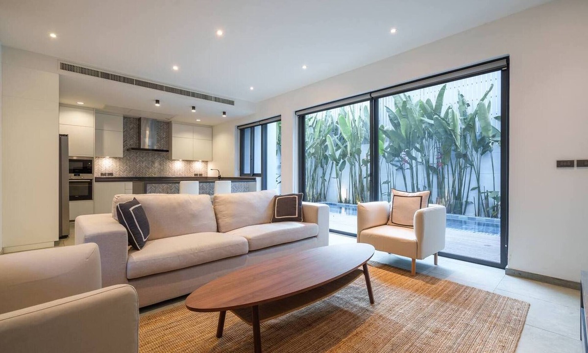 Khlong Tan Nuea Villa | Monochrome Designer Pool Villa