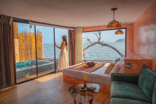 Koh Lan Hotel | Moroccan Beachfront Pool Villa Koh Larn