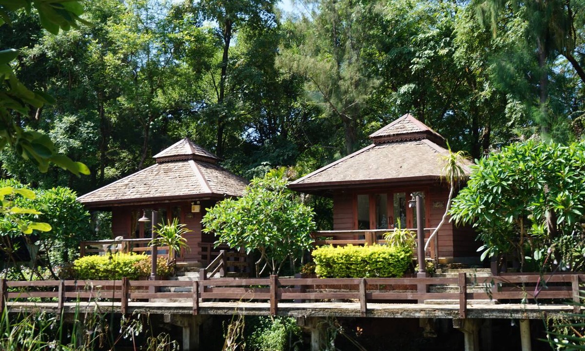 Ban Khao Hotel | Nakhaburi Hotel & Resort