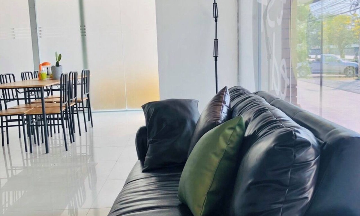 Racha Thewa Hostel | Near BKK Airport Hostel