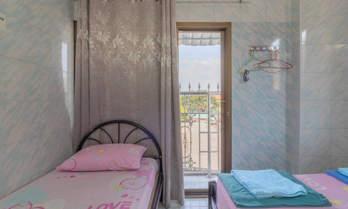 Wat Bowon Niwet House | New Central Guesthouse