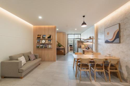 Thanon Nakhon Chai Si House | Newly Renovated 3BR Home in Central Bangkok
