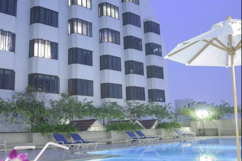 Nana Apartment | ONE BEDROOM 25 FLOOR WITH TWO BALCONY ,POOL,GYM AND NEAR BTS