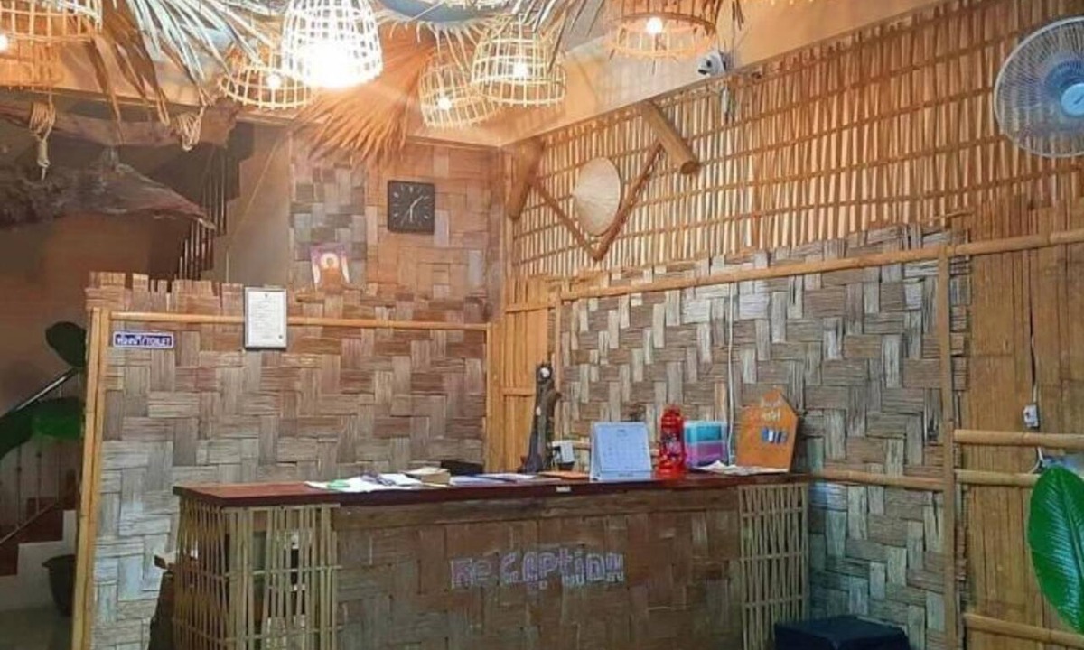 Khlong Sok Hostel | painting family hostel