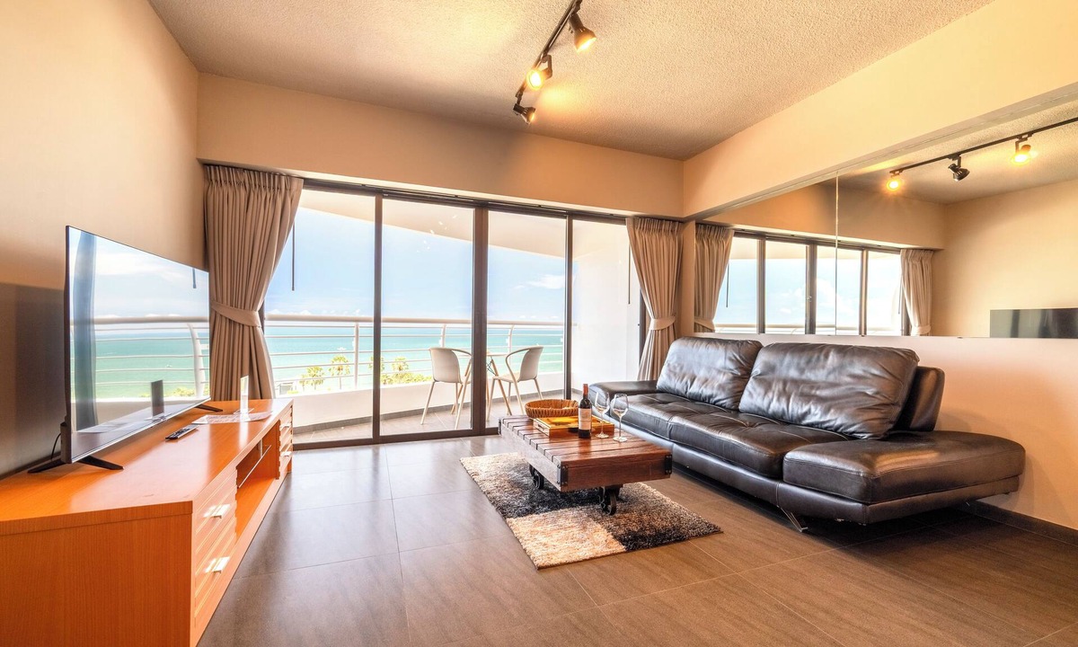 Na Kluea Condo | Pattaya Beachfront : Oceanview, Pool, Balcony, Gym
