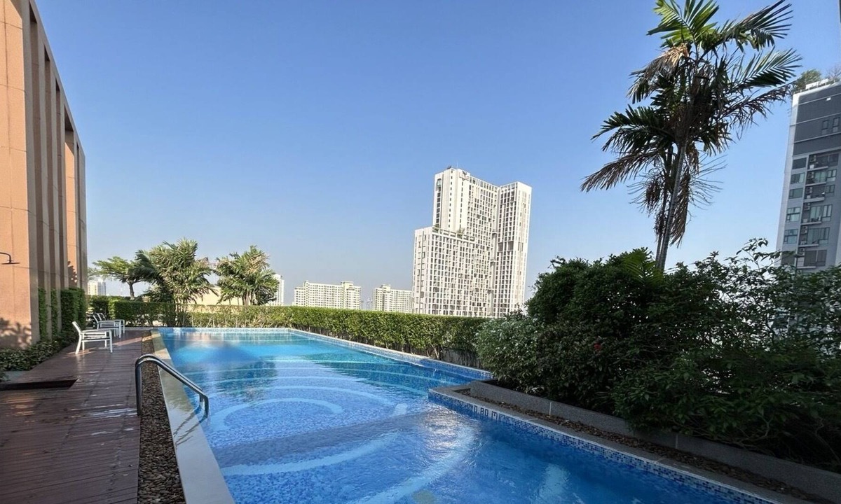 Phaya Thai Condo | Peaceful stay, 1 BTS stop to Ari + Workspace