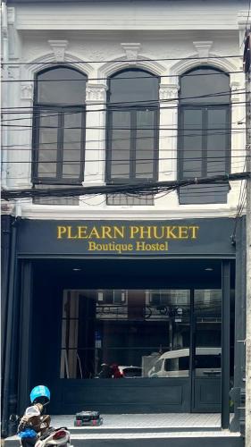 Talat Nuea Hostel | Plearn Phuket Boutique Hostel