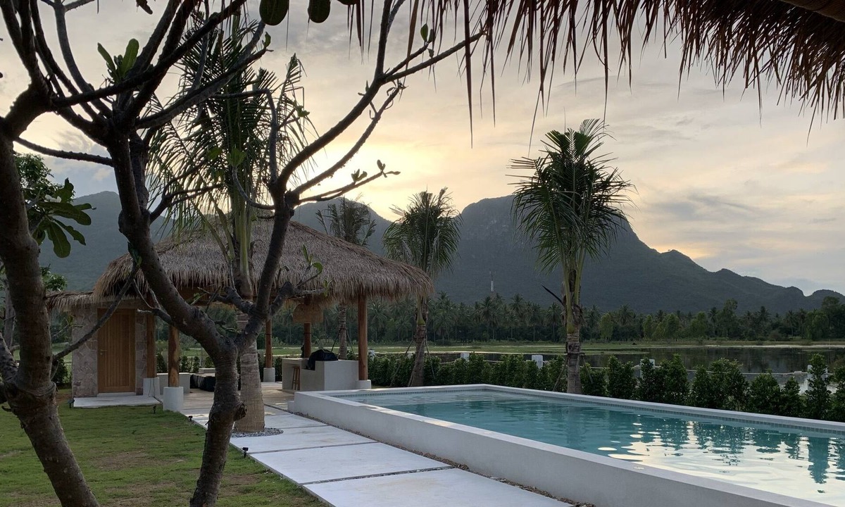 Sam Roi Yot Villa | Pool villa nestled between the beach and mountains