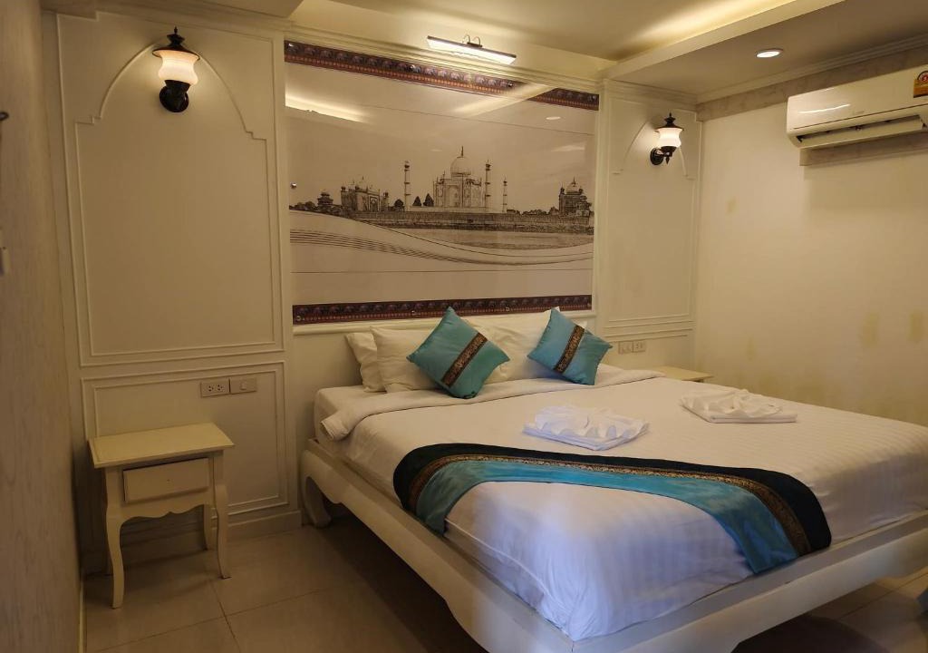 Thapae Bed & Breakfast | Private Double Bed Room with Double bed at SiamX1 House&Bistro