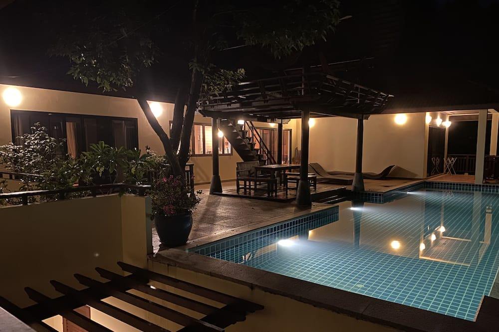 Ko Lanta Villa | Private seaview villa with infinity pool, amazing sunsets, 6 mins walk to beach.