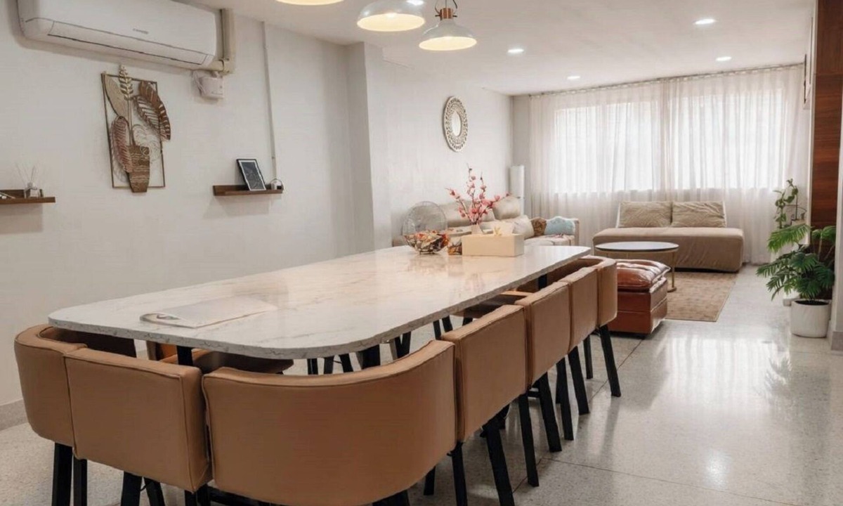 Bang Rak House | Private 5BR Building 17-26Pax 5Mins to BTS & Sathorn Pier