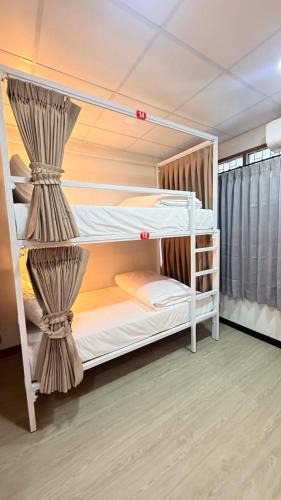 Khlong Ton Sai Hostel | RATCH66 Iconsiam