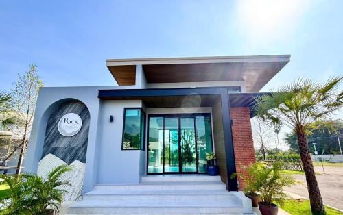 Ratchaburi Hotel | Rock Resort Ratchaburi