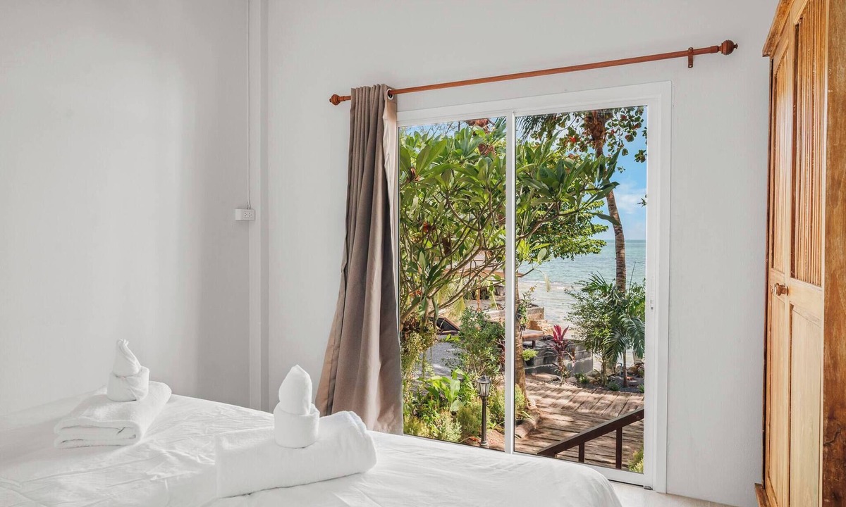 Maret House | Room-charming Guest Room Retreat in Mare