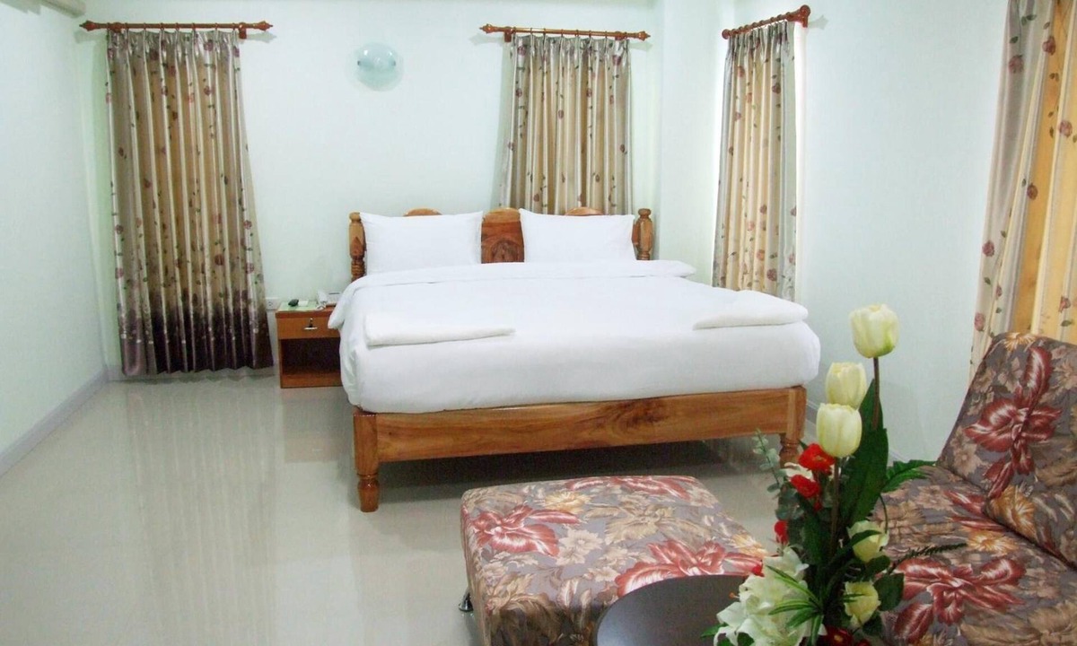 Roi Et Hotel | Rueanrimnam Hotel