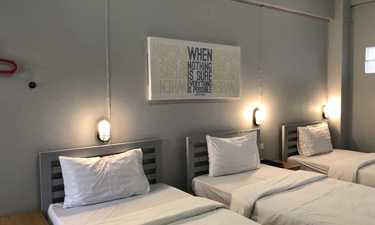 Thung Maha Mek Hostel | S1 Hostel