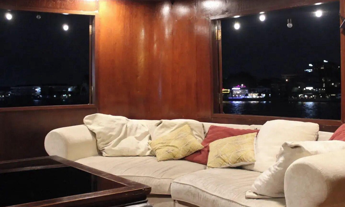 Siriraj Boat Rental | Sabai Sabai Liveaboard Bangkok Your Stay on the river in the center of Bangkok.