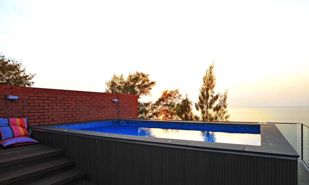 Bang Lamung Villa | Sandbox House · Beach House by the Sea | 20 mins from Pattaya city