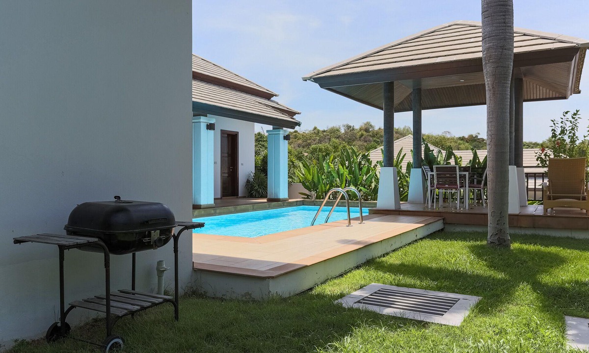 Moo 5 Villa | Sea view 2-BR villa with gym and tennis court