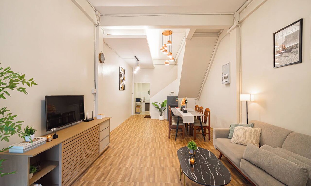 Pom Prap Sattru Phai House | Siam Place Family House Near Khaosan 8 Guests