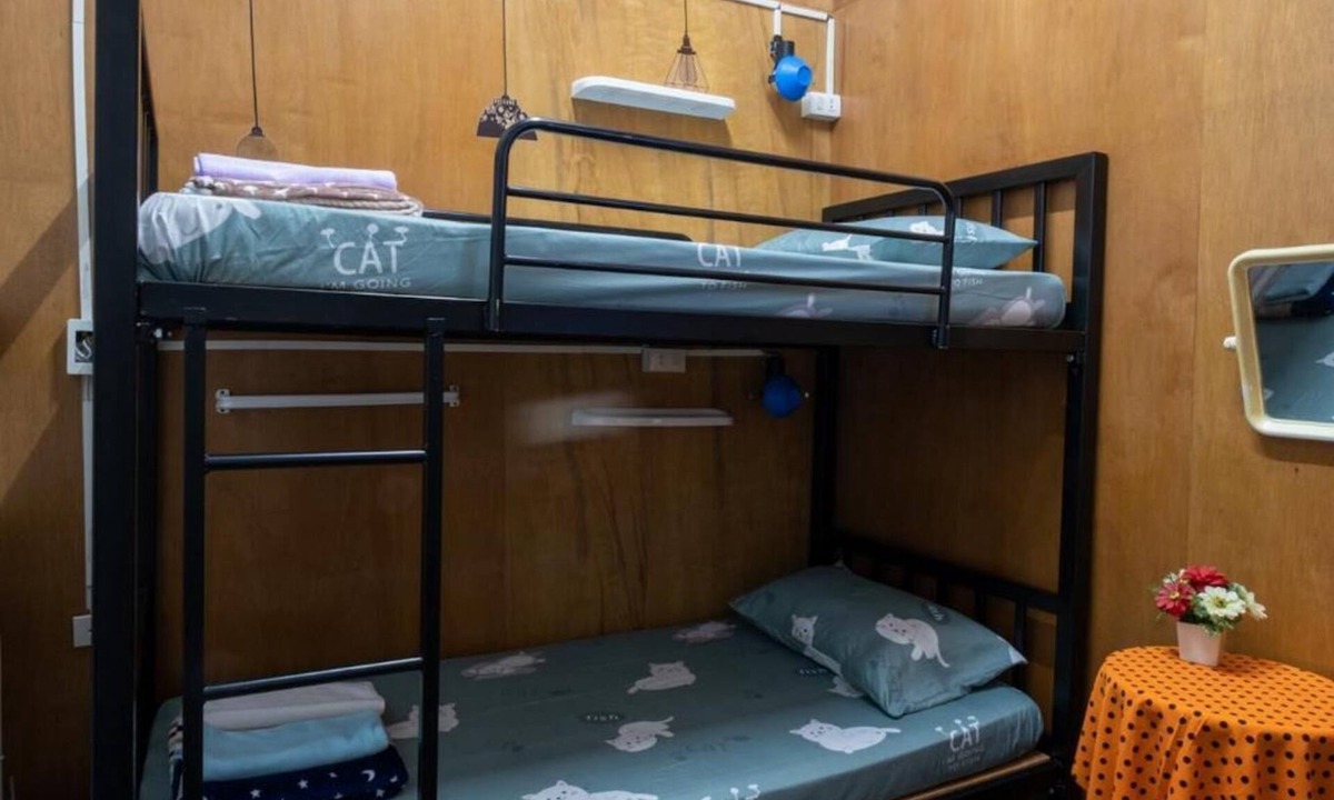 Chakkrawat Hostel | Sip N' Camp - Hostel