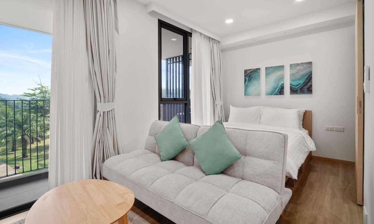 Laguna Condo | Skypark Aurora Studio 1A Golf side